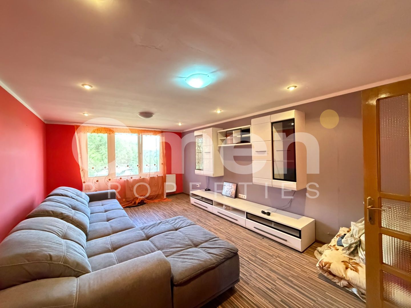 Apartament cu 3 camere | pe 2 niveluri | cu garaj | zona centrala | sat Arinis - Poză 1