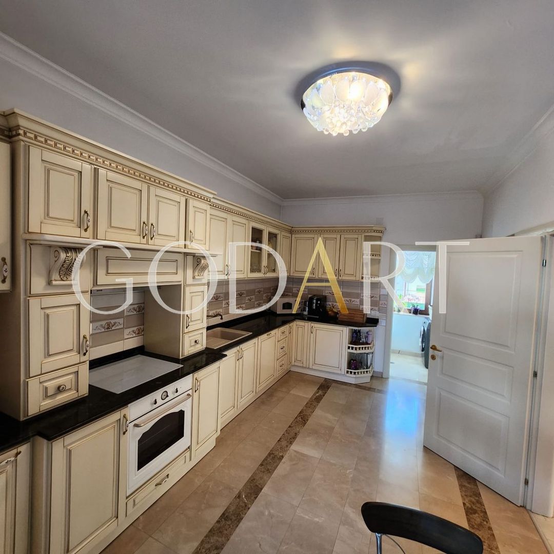 Resedinta exclusivista | Curte generoasa | Erou Iancu Nicolae - Poză 17