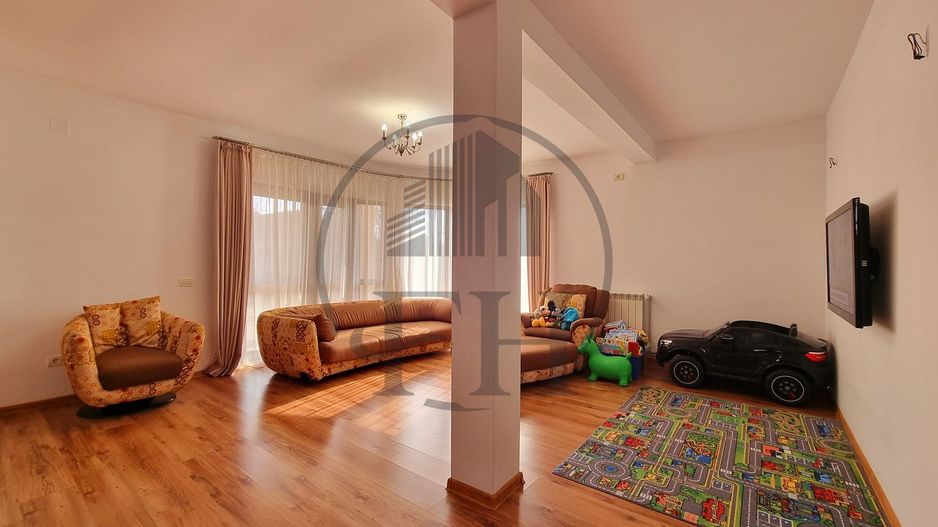 SOLD/VANDUT-Casă / Vilă cu 5 camere de vânzare - Poză 3