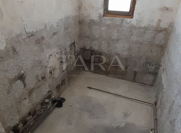 Apartament la pret de investitie, pregatit pentru renovare !! - Poză 3