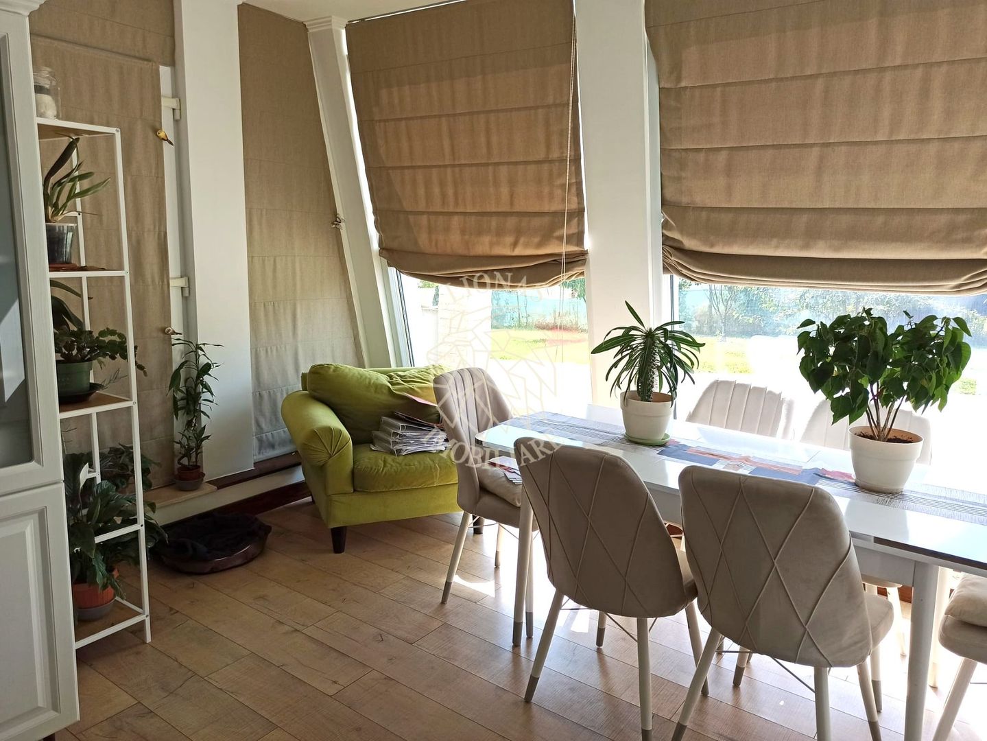 Casa 6 camere 220 mp-teren 1200 mp-curte amenajata-garaj-La Soare - Poză 1