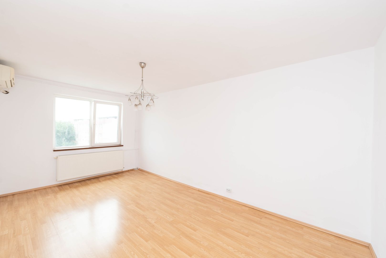 Apartament 3 camere 1980 decomandat Crangasi 2 bai loc parcare - Poză 4