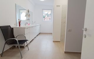 Apartament modern in vila-100mp - Poză 8