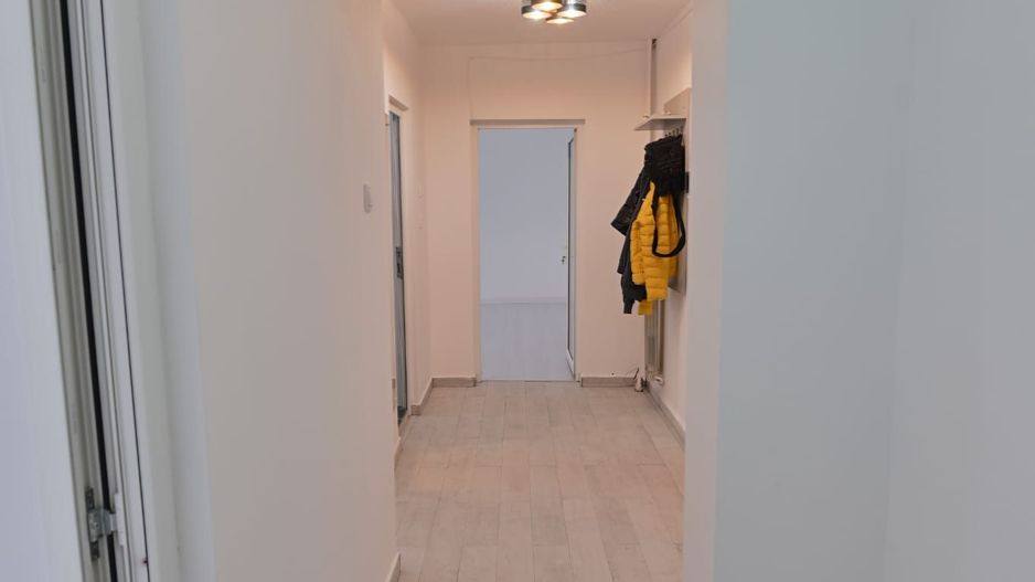 Apartament 2 camere cu 3 balcoane pe Bulevardul Decebal - Poză 7