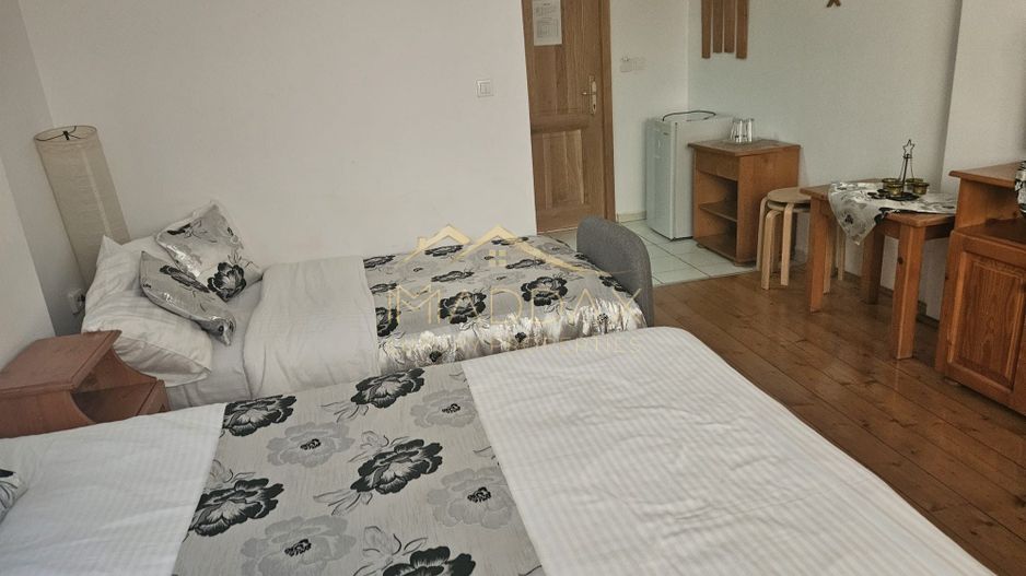 Pensiune 10 camere cu restaurant // teren 900 mp // Moieciu de Jos - Poză 25