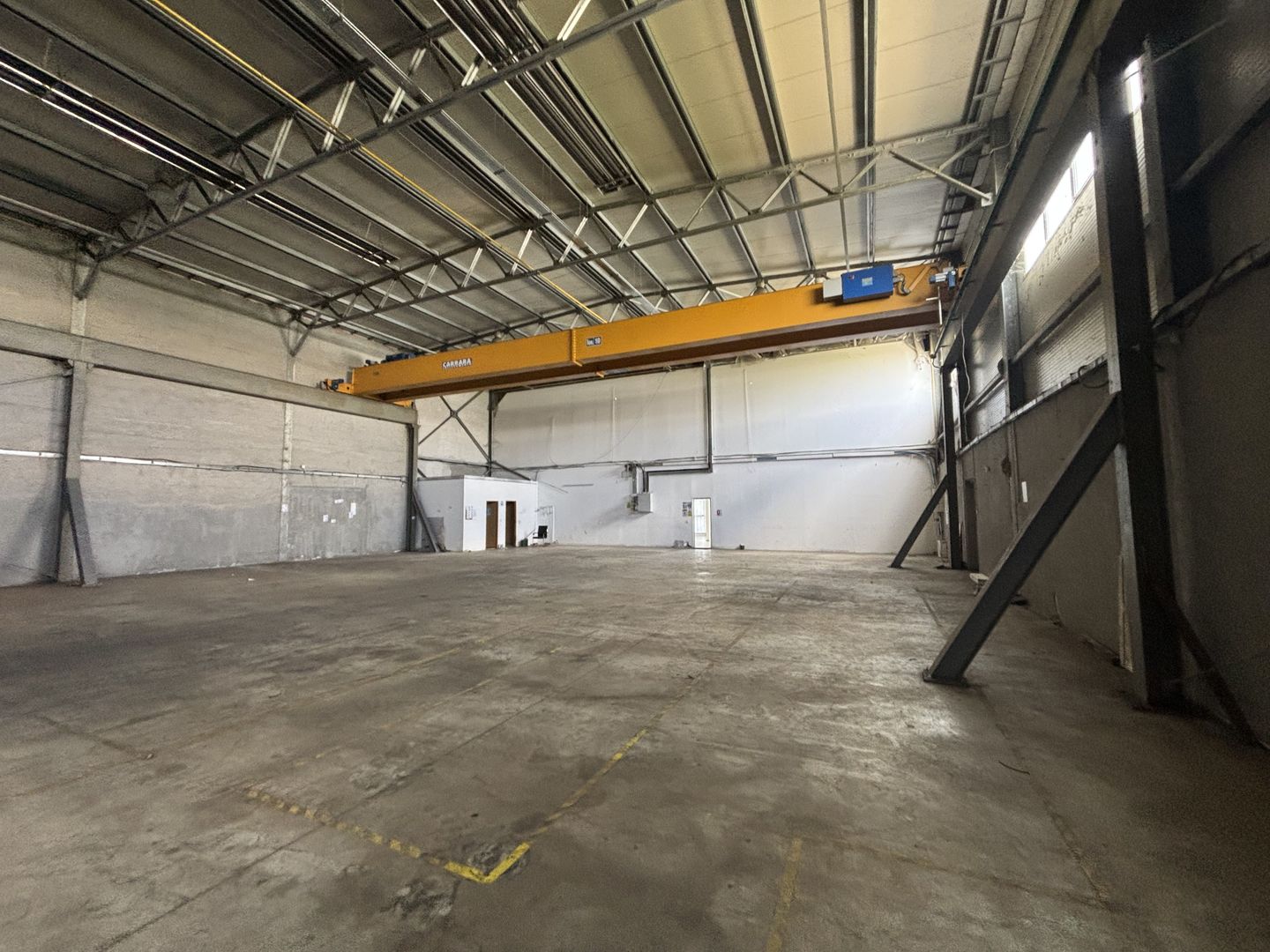 Depozit cu showroom de inchiriat de 1600 mp - Poză 21