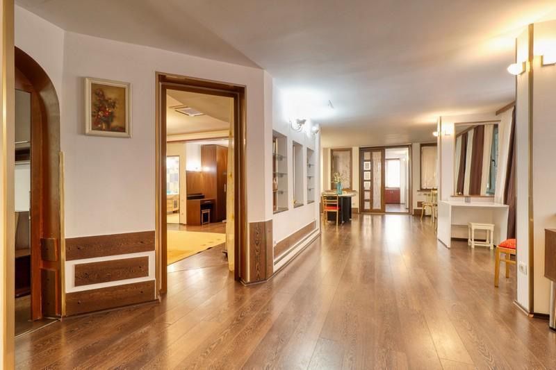 Ion Neculce | Apartament 5 camere în vilă monument - Poză 8