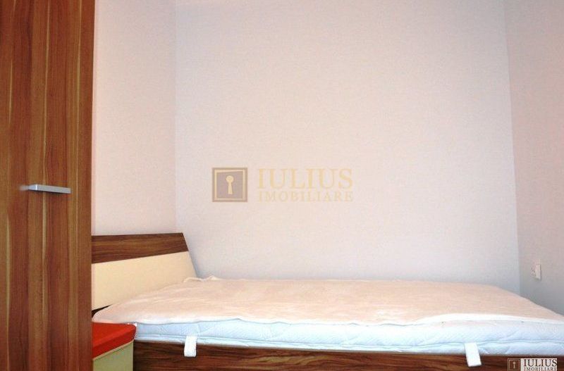 Dormitor inchis + sufragerie deschisa cu bucataria, amenajat si mobilat modern. - Poză 6