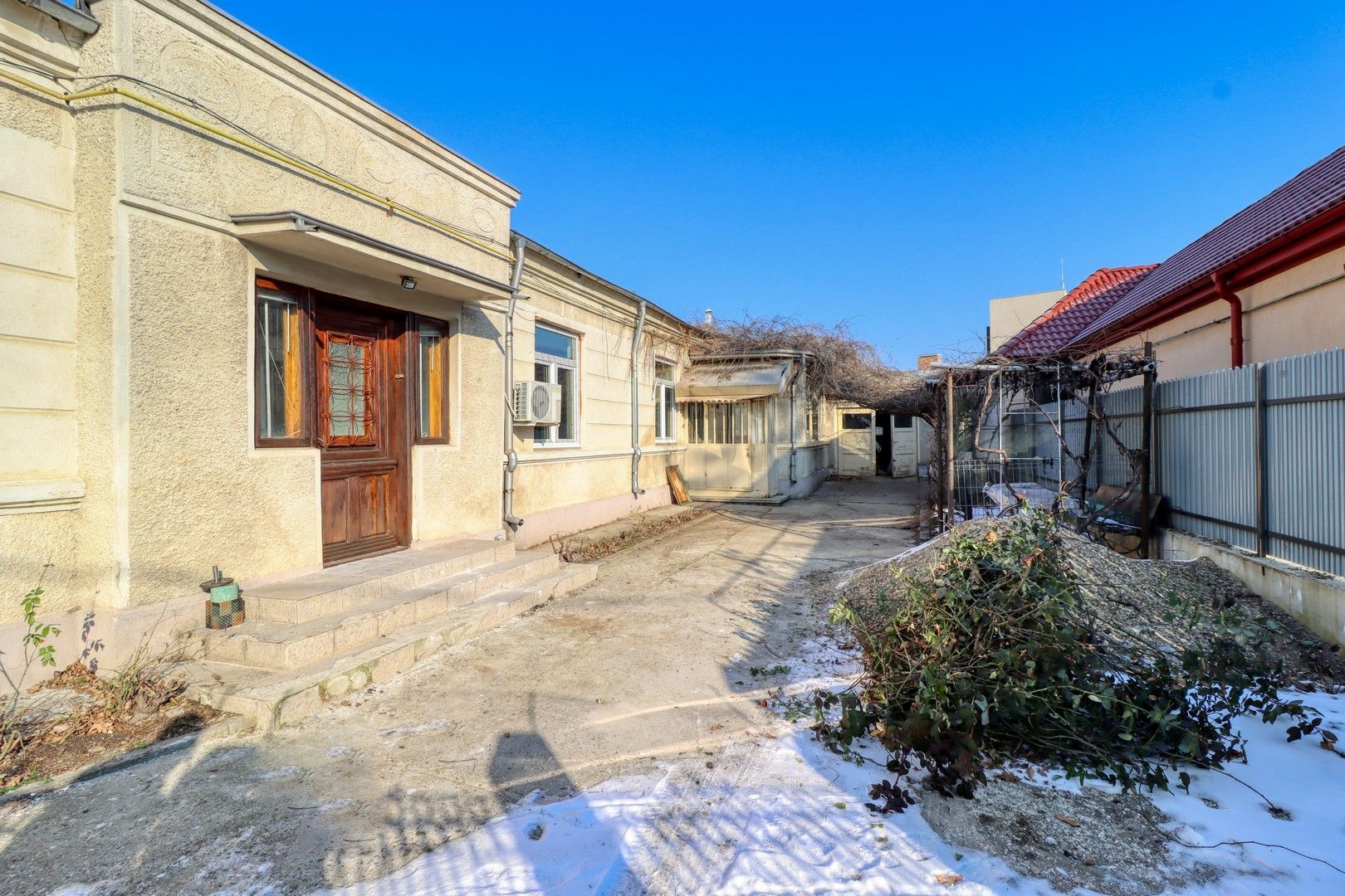 Centru- Casă boierească individuală- 5 camere si  451 mp teren - Poză 31