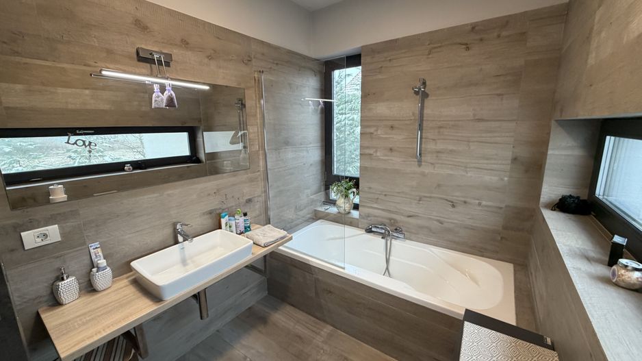 Duplex modern – arhitectură contemporană, spații luminoase - Poză 10