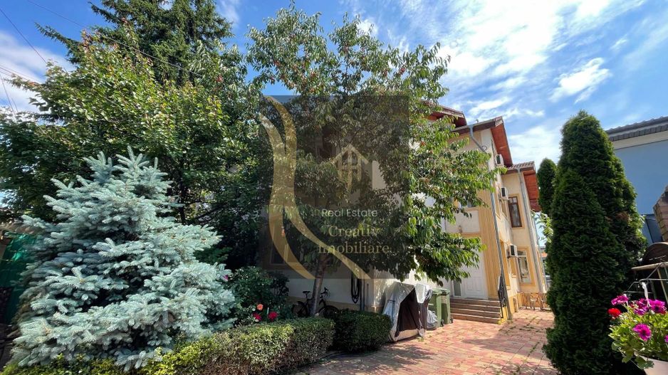 Vila Individuala P+1+M Zona linistita Sector 1 - Poză 1