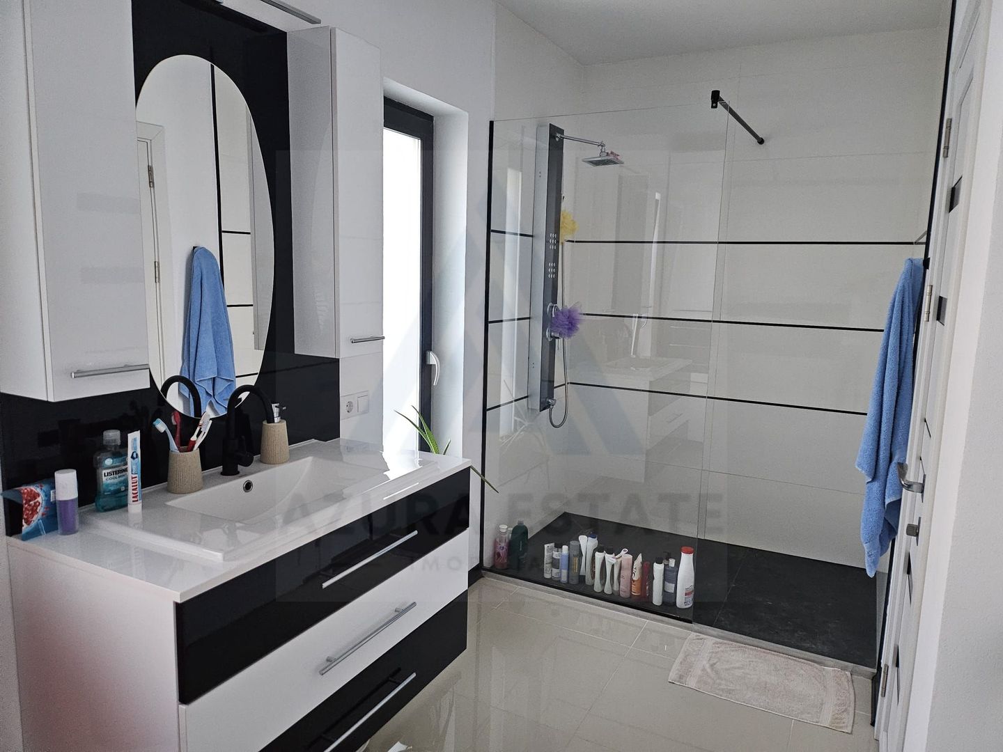 Casa moderna 4 camere 2 bai teren 500 mp terasa si pod in Selimbar - Poză 18