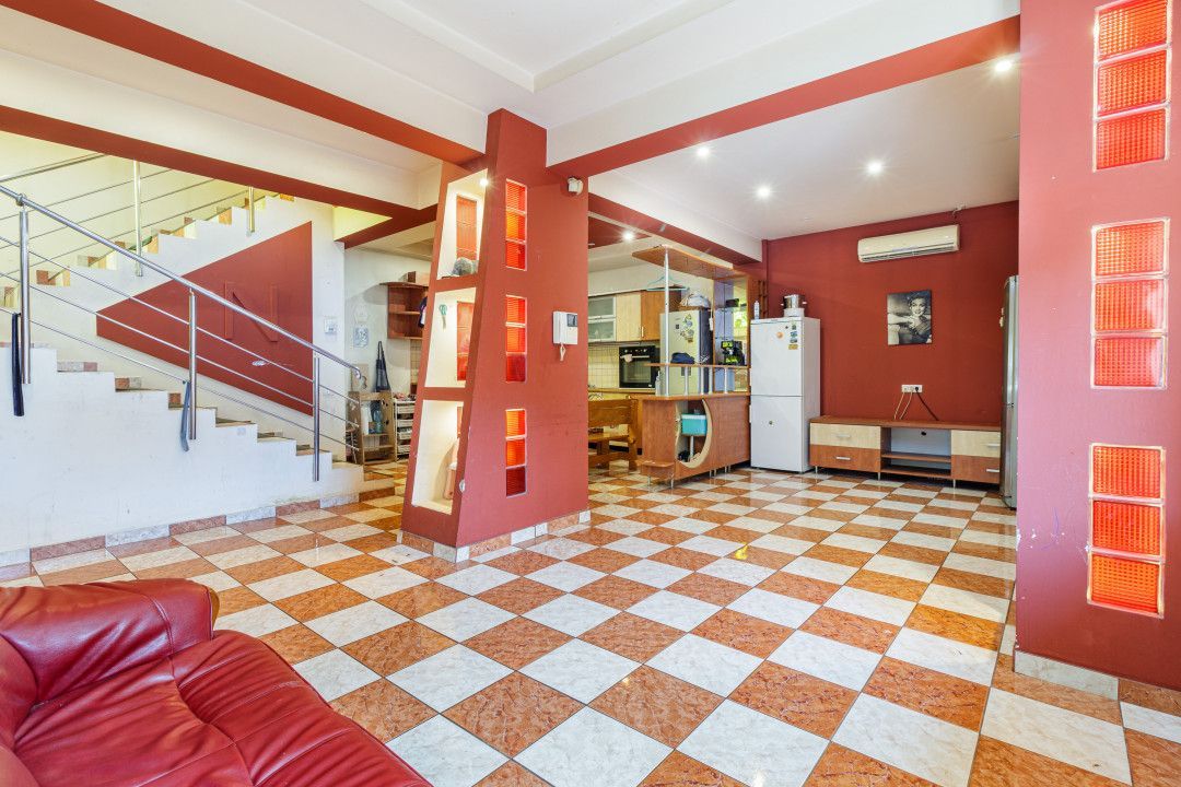 Casa cu curte | Potential pentru rezidenta sau afacere| Aparatorii Patriei - Poză 5