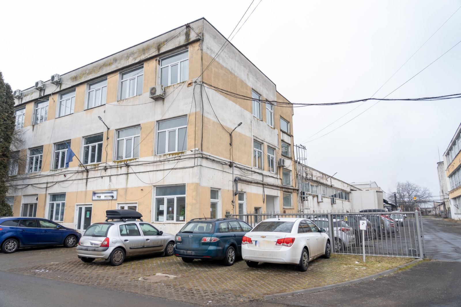 De vânzare - clădire de birouri, zona industrială, Tg. Mureș - Poză 1