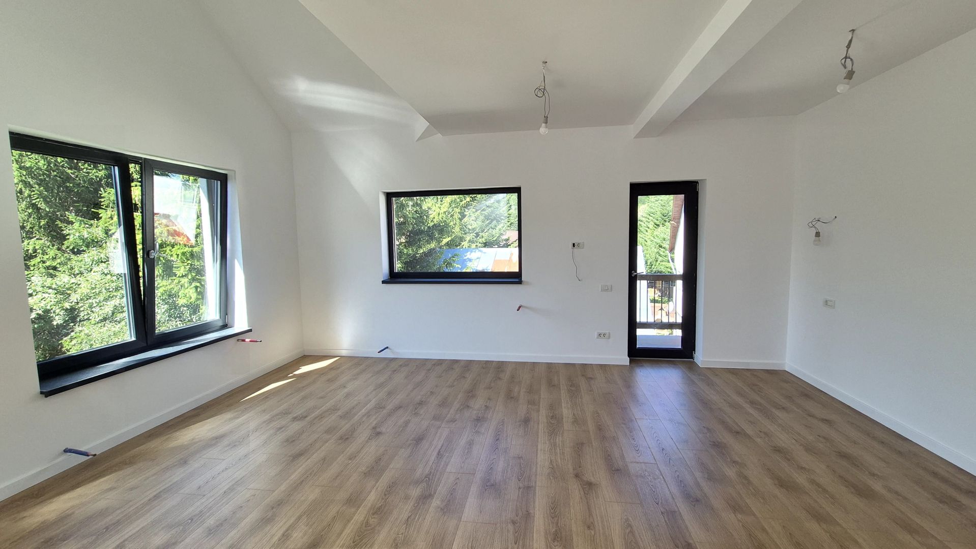 Apartament cu 4 camere 125 mp (4 garsoniere) la cheie + 60 mp pod - Busteni - Poză 1