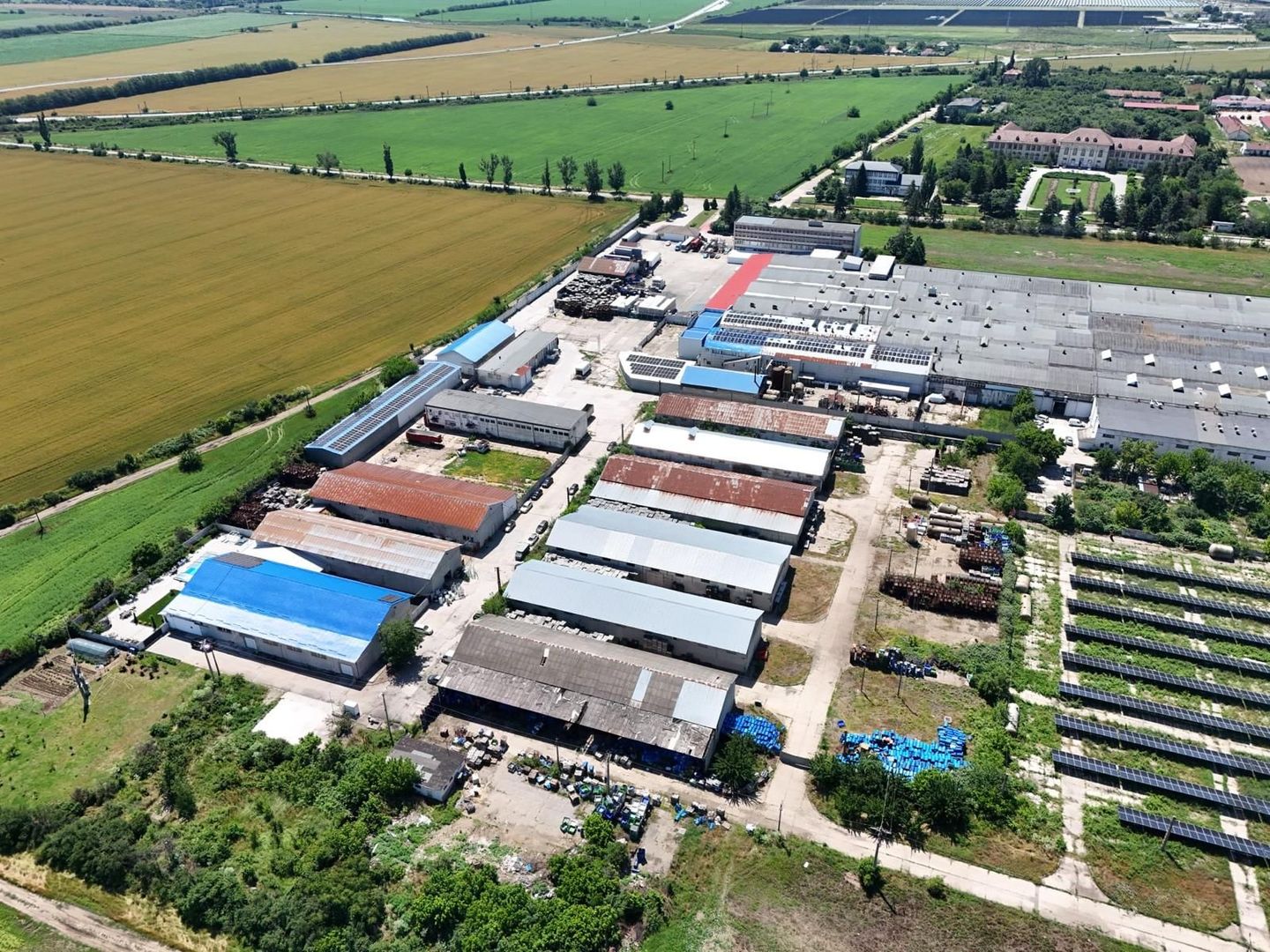 Proprietate industrială de vânzare în Caracal | Teren 18.232 mp - Poză 2