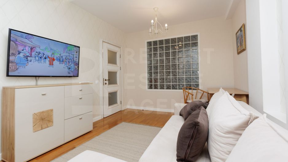 Chirie, apartament, 3 camere, strada  Independentei, Botanica. - Poză 1