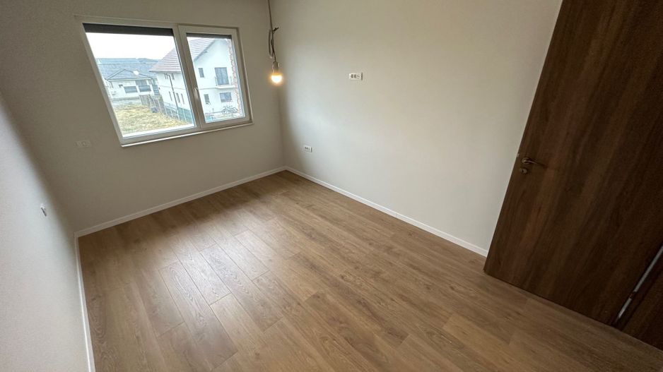 Duplex deosebit cu garaj și subsol - Poză 11