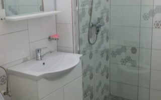 De inchiriat apartament 2 camere nemobilat, Micro 16, 1400 lei - Poză 3