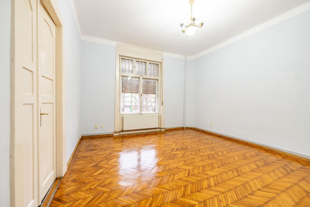 Apartament nemobilat, 3 camere, etaj 1, Bld.Revoluției - Poză 4