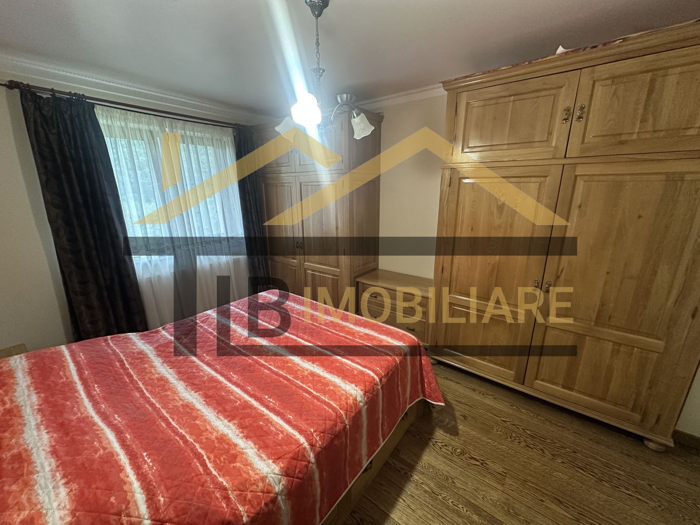 Vila cu 8 camere de vanzare, teren 1580mp, Zona Praid - Poză 31