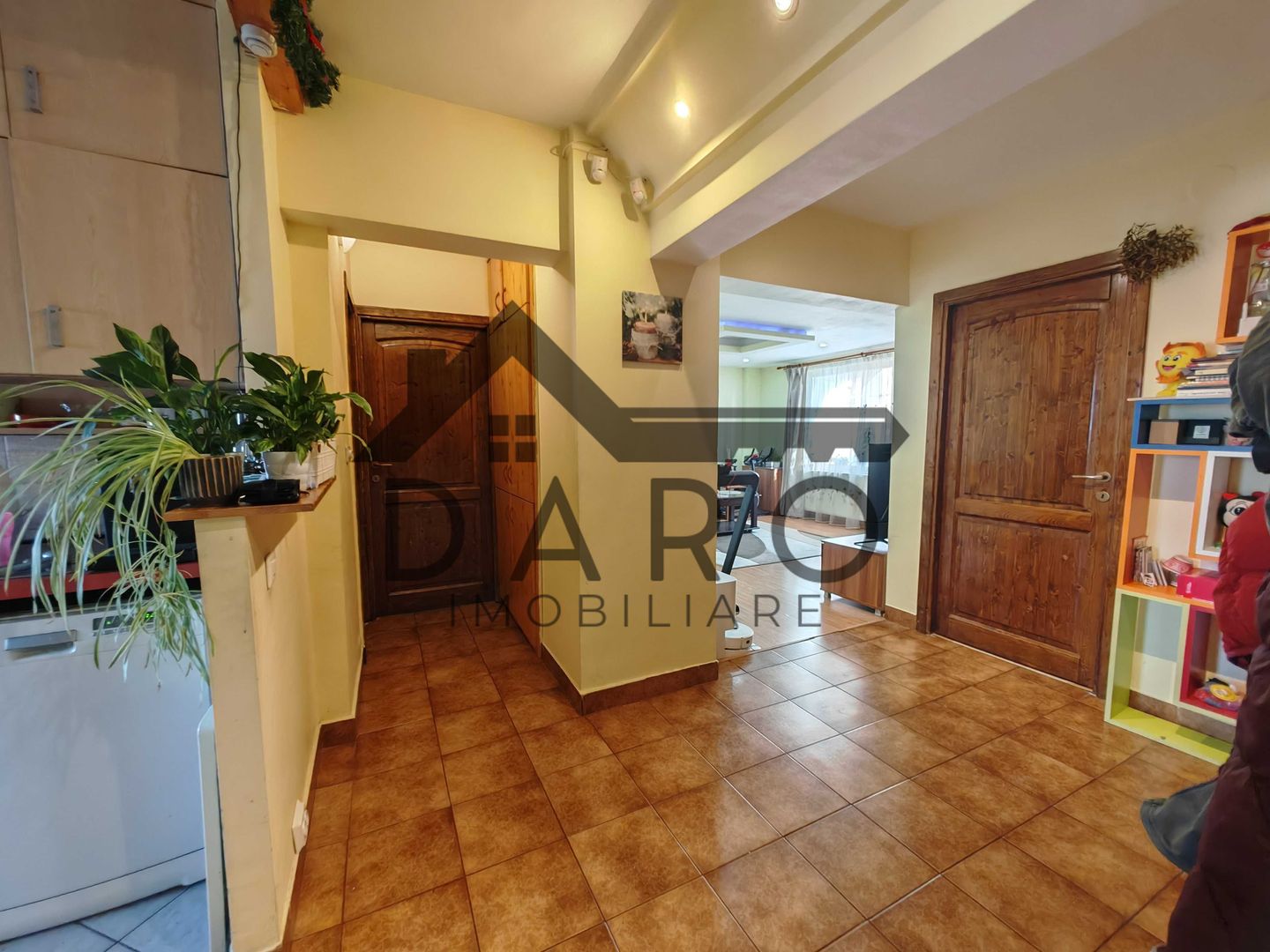 Vand apartament 3 camere - Poză 1