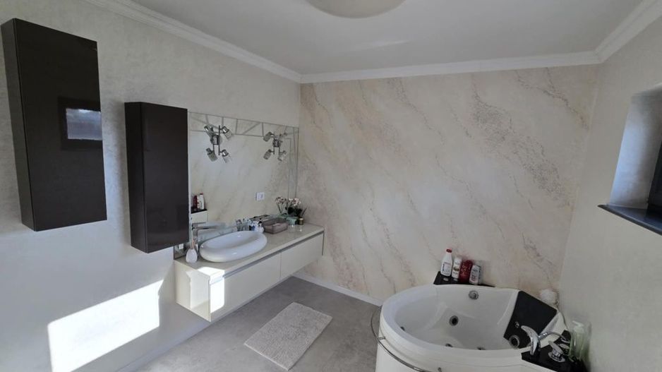 🏡✨ CASĂ PREMIUM  ȘENDRENI – 305 MP LOCUIBILI, TEREN 1.000 mp - Poză 5