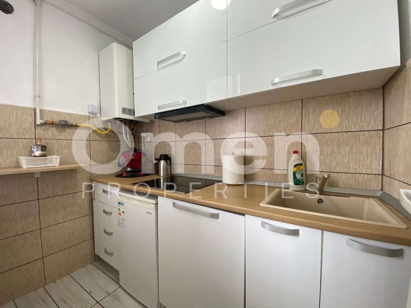 Garsoniera finisata modern, la etaj intermediar, cu priveliste panoramica - Poză 4