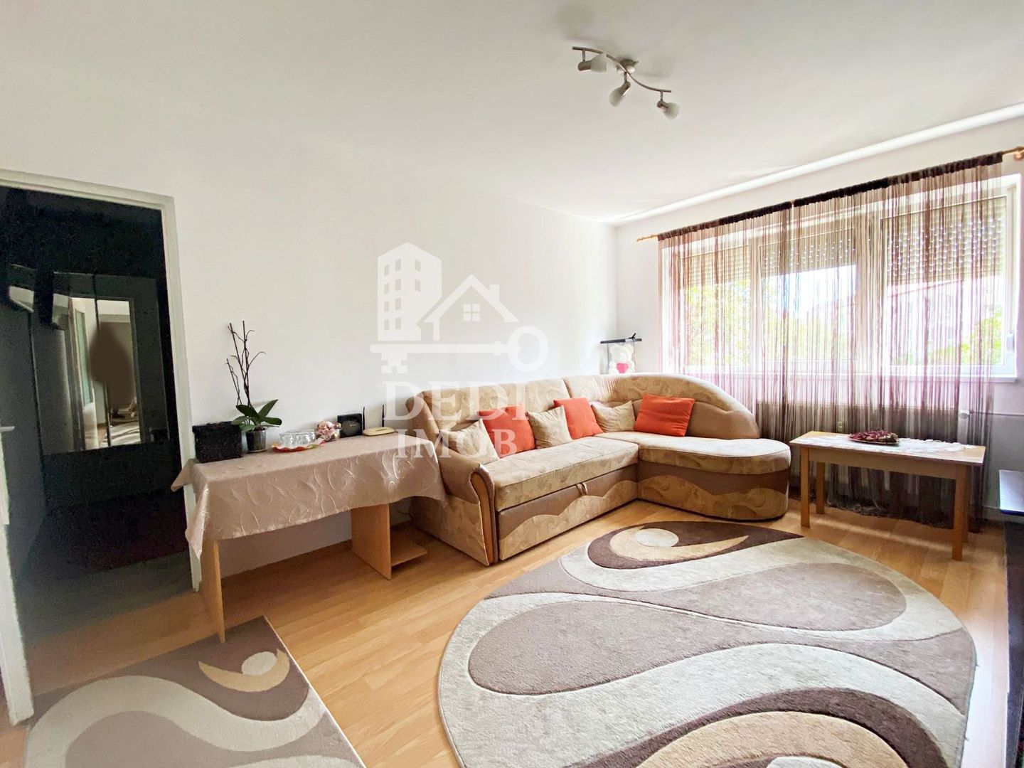 Apartament 3 camere de vânzare in zona Rogerius, Oradea - Poză 1