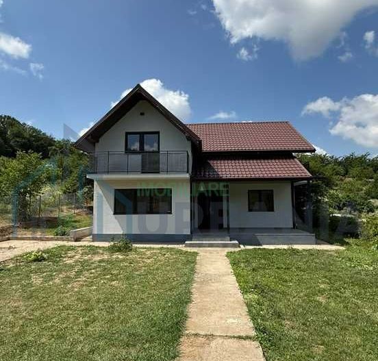 Clădire de 188 mp pentru birouri, clinică sau sediu firmă – Uricani, Miroslava - Poză 1