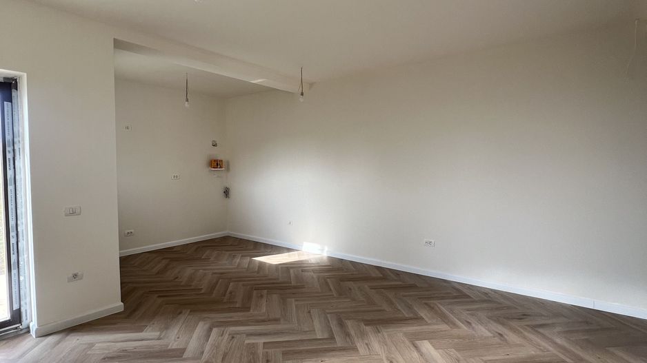 Casa pe parter 3 camere - Poză 1