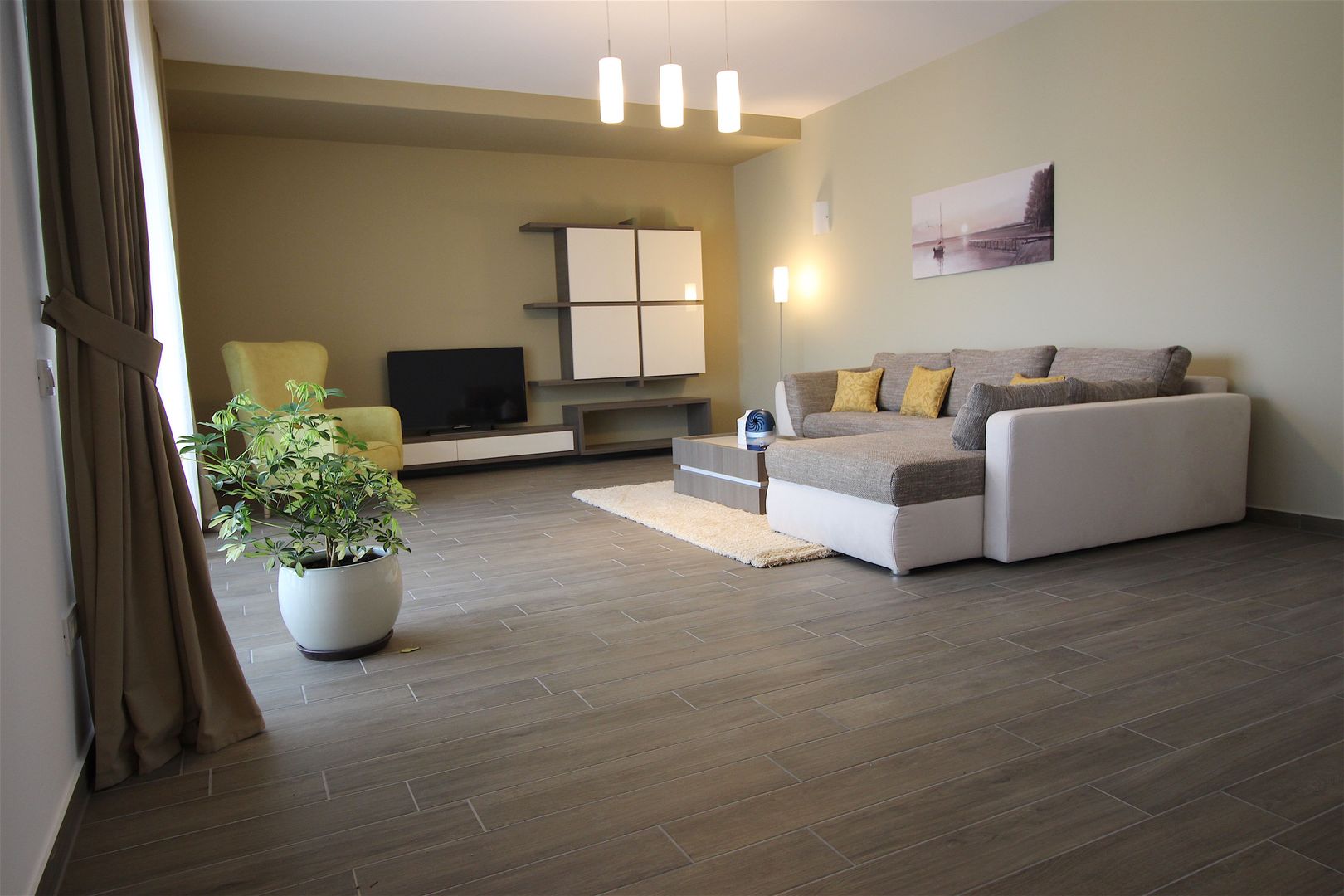 Apartament cu 3 camere de închiriat în zona Nord - Poză 1