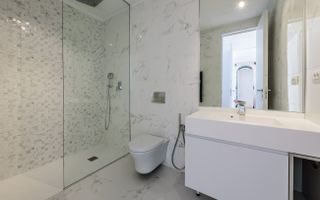 Apartamentul de la Malul Mării – Eleganță Contemporană în Inima Stațiunii - Poză 17