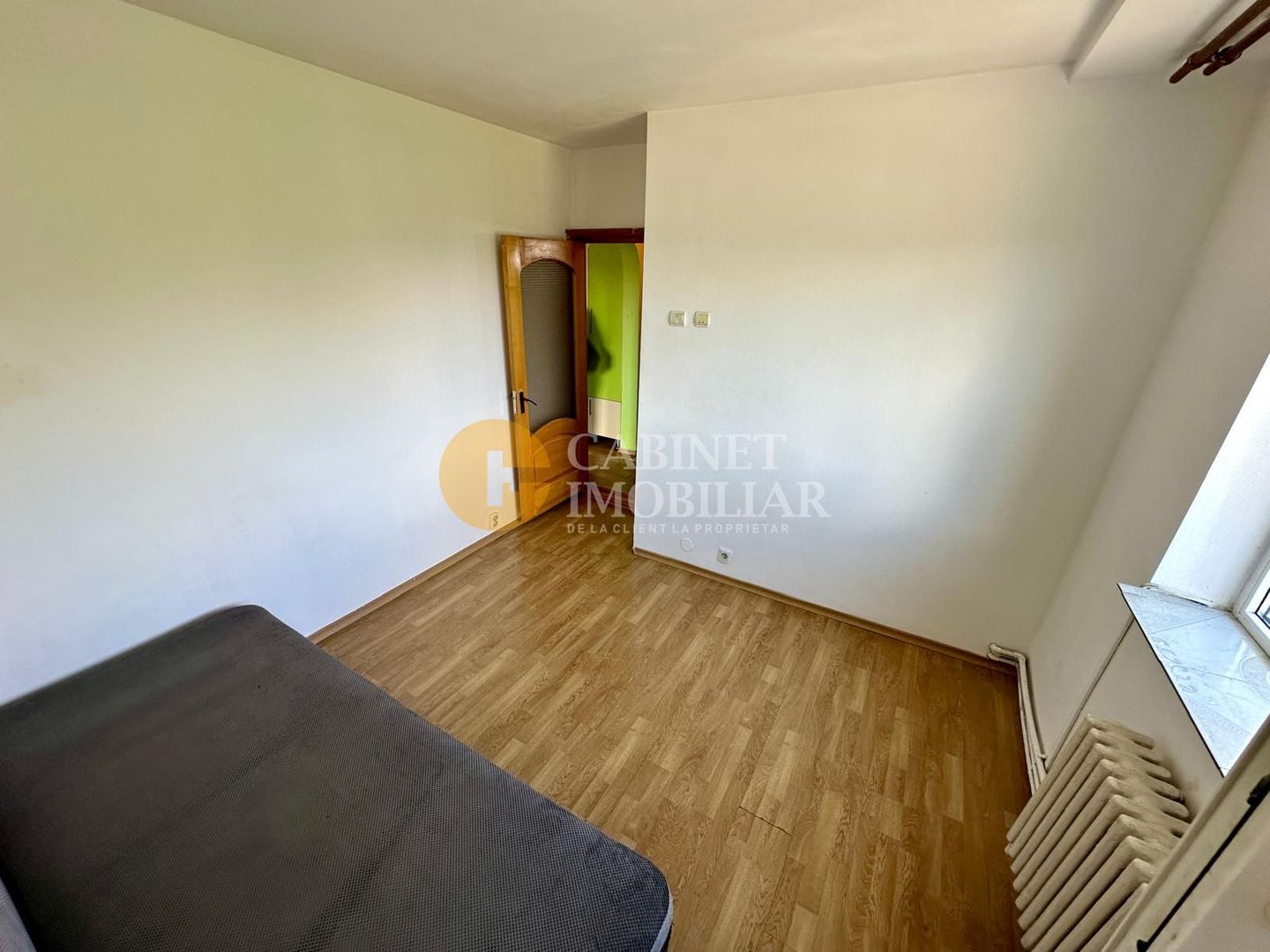 2 Camere Decomandat - Zona Alexandru Cel Bun - Bloc din 1983 - Poză 5