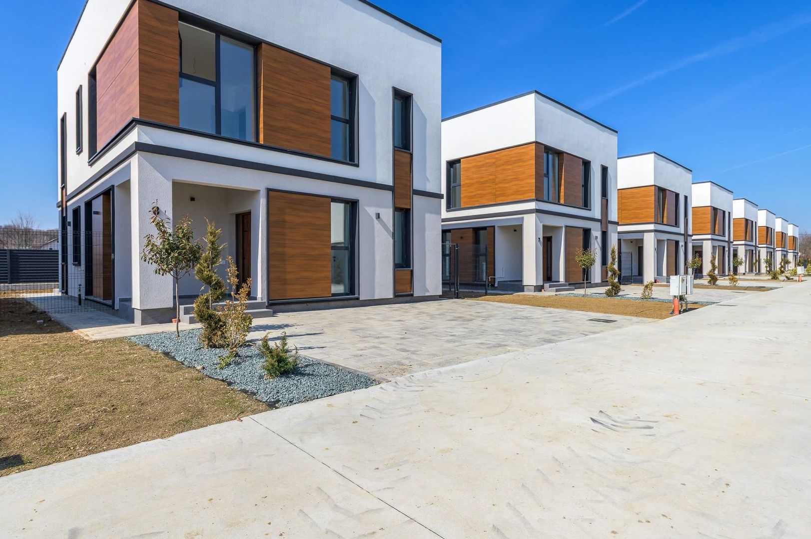 VILĂ INDIVIDUALĂ CU PANOURI FOTOVOLTAICE | COMPLEX CU PISCINA | TUNARI - Poză 14