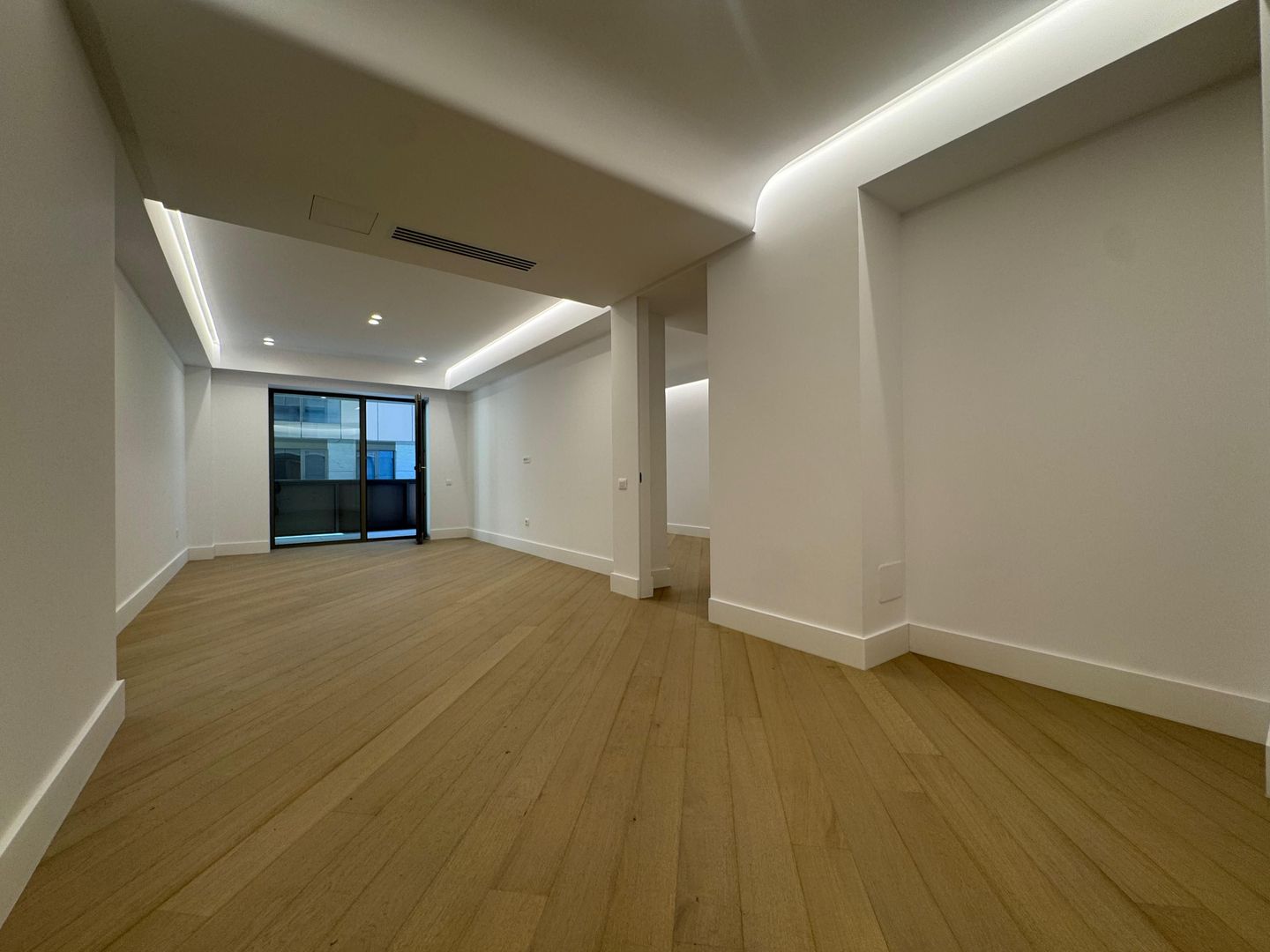 3 CAMERE || CORTINA 126 || EROUIANCU NICOLAE - Poză 1