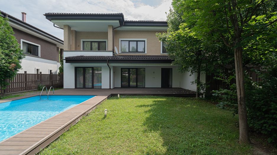 VILĂ CU PISCINĂ | Școala Americana - Poză 1