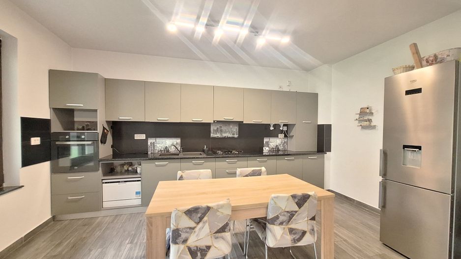 Duplex 4 cam 3 bai parcare&curte Prelungirea Ghence str. Maracineni - Poză 14