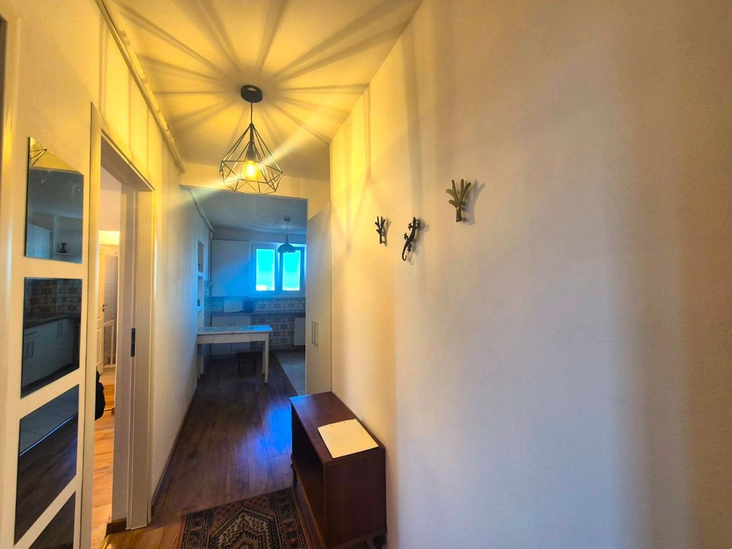 Zona Piata Astra, 3 camere, insorit, cu priveliste. - Poză 3