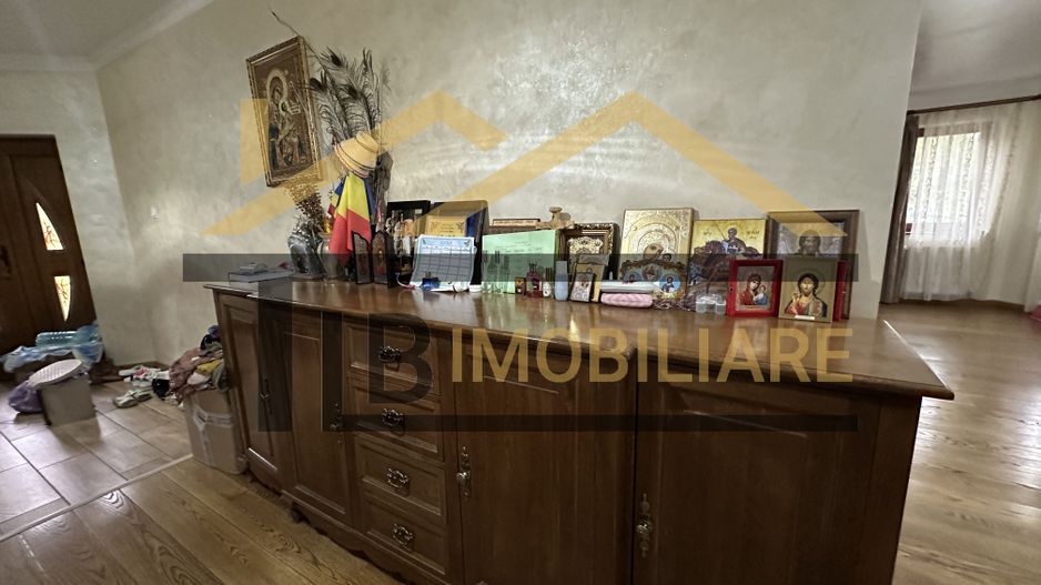 Vila cu 8 camere de vanzare, teren 1580mp, Zona Praid - Poză 28