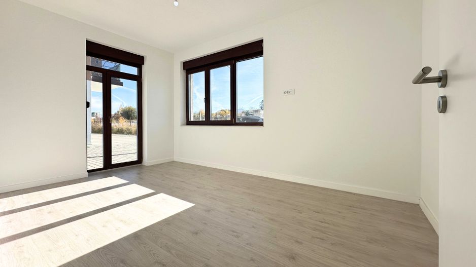 Apartament 2 camere 60 mp cu geam la baie lângă Paradisul Acvatic - Poză 2