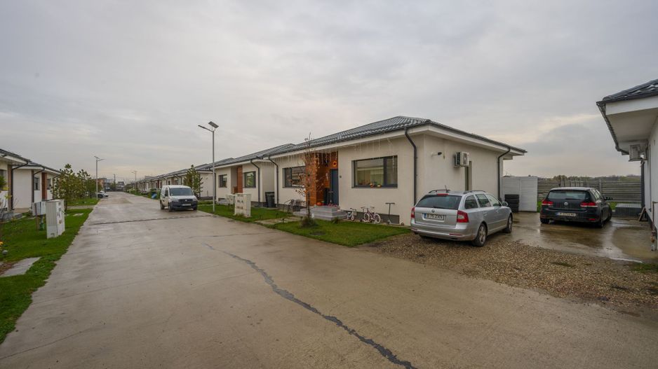 Vila parter mobilata si utilata Tunari - Poză 18