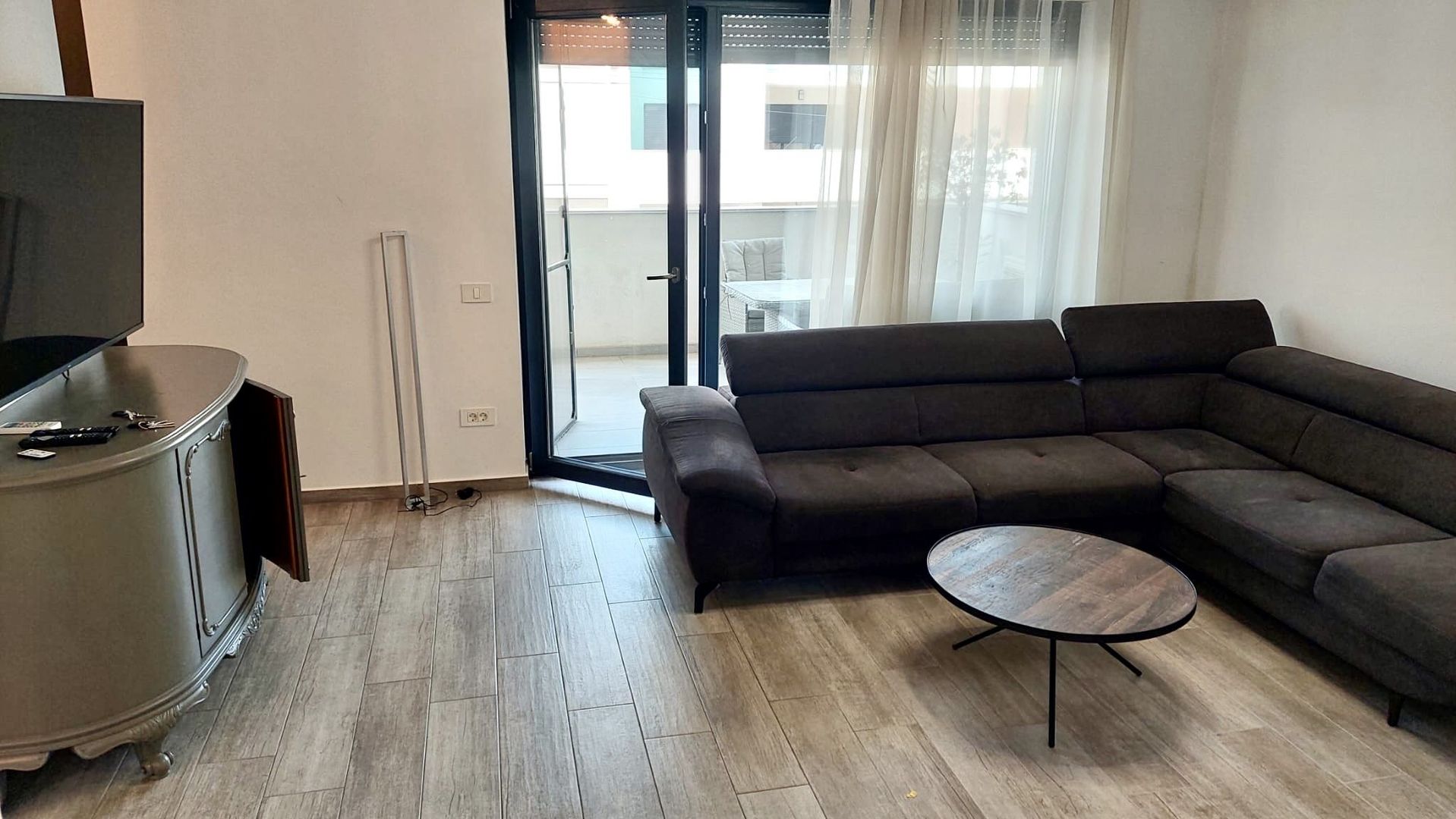 3 camere spațios si  cu terasă generoasă, la intrare în Dumbrăvița - Poză 2