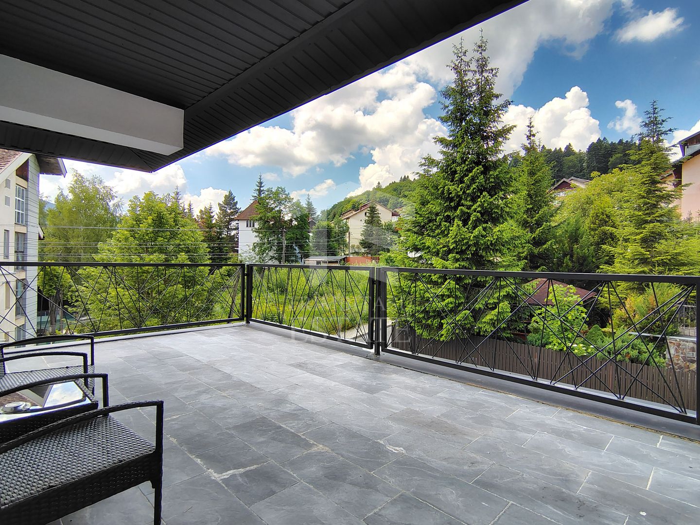 Mobilat utilat integral MODERN | Terasa 36 mp | Predeal - Poză 1