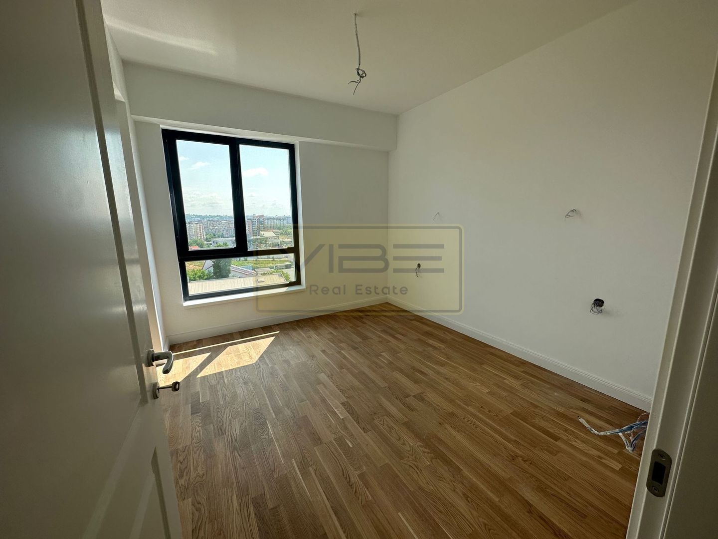 Rond Pacurari- 2 camere  Decomandat -Intabulat - bloc nou ! - Poză 3