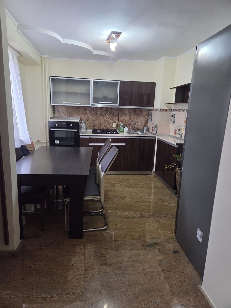 Apartament 2 camere decomandat-zona Spitalul Judetean-139.500 euro neg - Poză 3