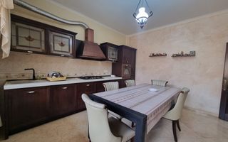 Vila generoasa de inchiriat intr o zona principala a orasului - Poză 14