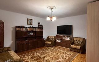 Casa 3 camere 73,73 mp parter 2 pivnite si magazie centru Cisnadie - Poză 4