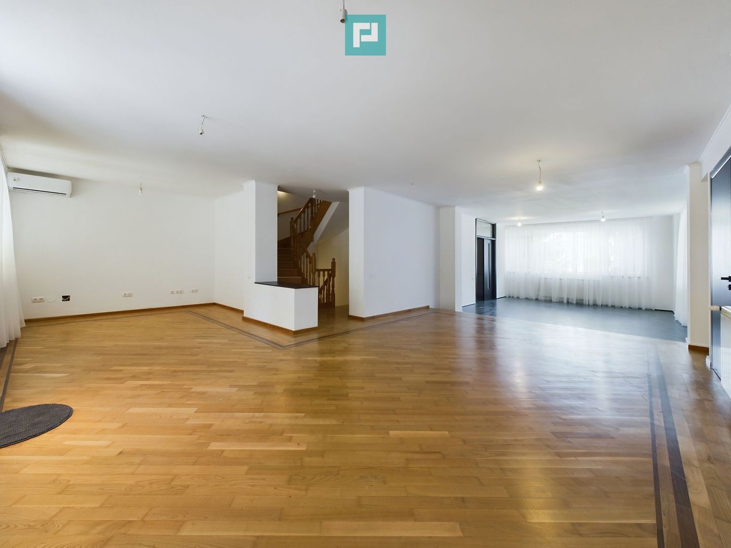 Vilă pe Șoseaua Nordului- Pretabilă pt. Locuit/Activitate Comercială - Poză 2