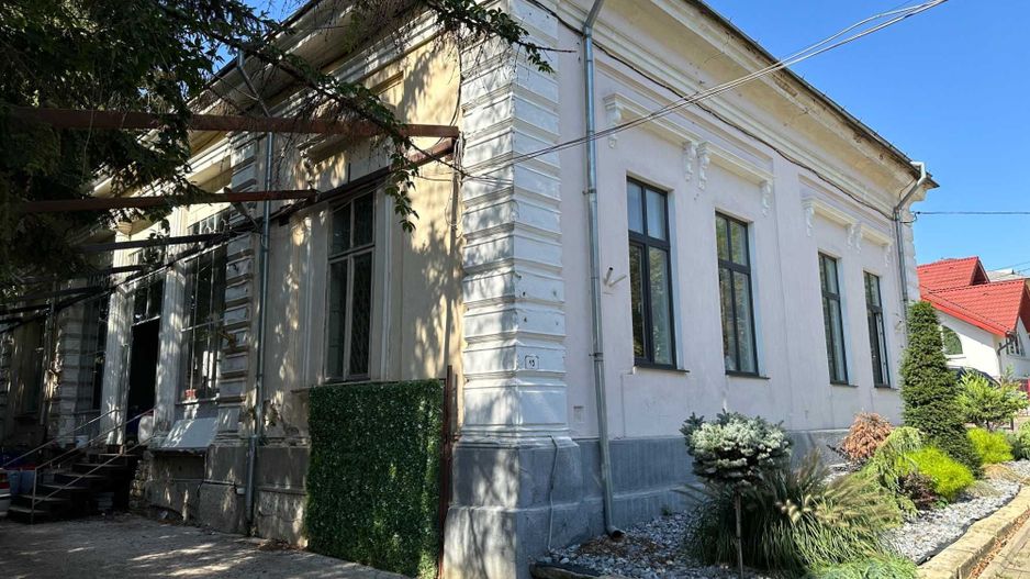 Persoana fizica !! vand casa Centru  !! 1160 Mp !! rate !! - Poză 7